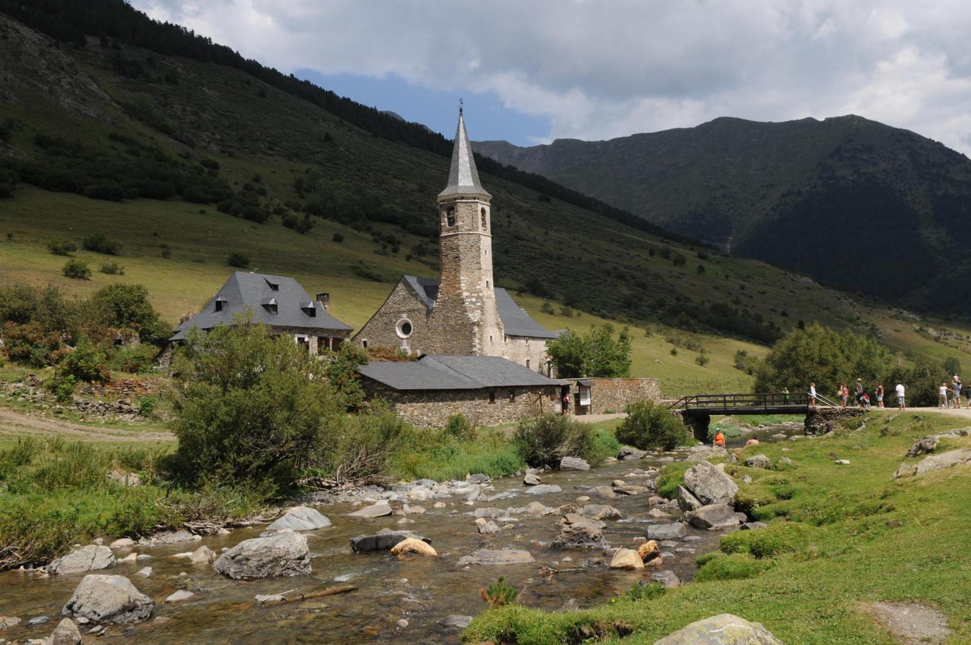 El Refugio De Aran Vielha Aparthotel Bagian luar foto